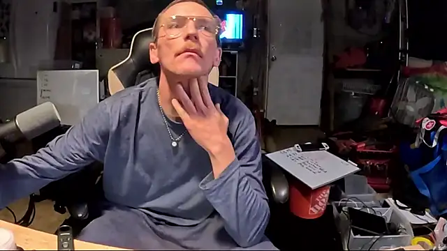 AverageMaleJay online show from 9, 11, 2025