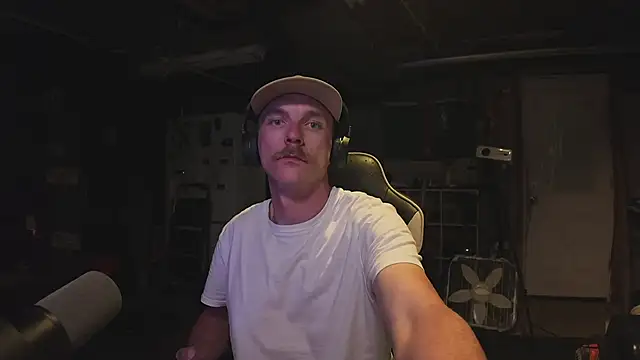 AverageMaleJay online show from 17, 5, 2026