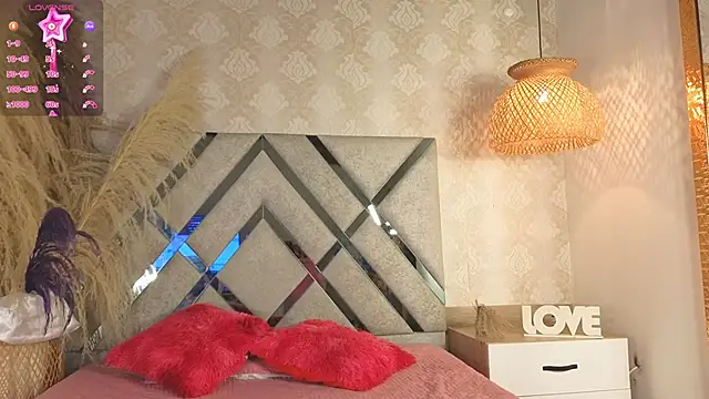 kimhilton  online show from 19, 10, 2025