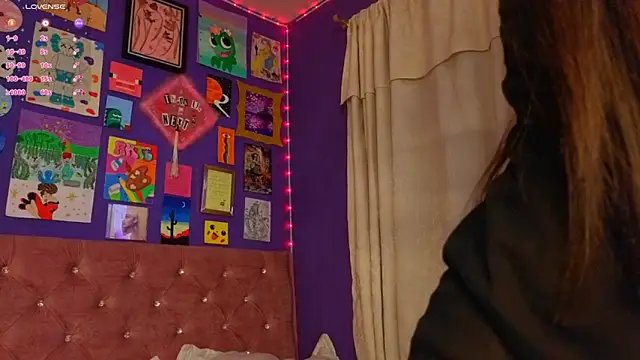 kimhilton  online show from 29, 3, 2026