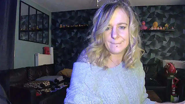 Delichieuse5 online show from 9, 2, 2026