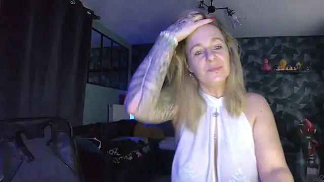 Delichieuse5 online show from 6, 2, 2026