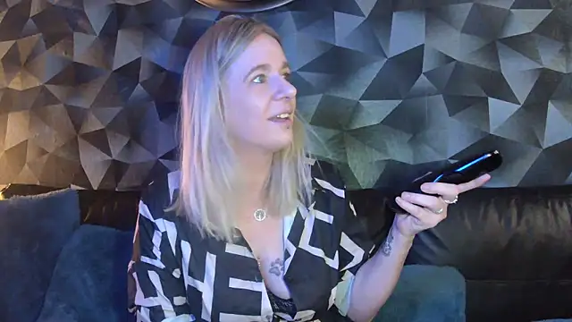 Delichieuse5 online show from 18, 2, 2026