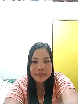 Snapshot of shyhotpinay_32 chatting on 8, 10, 2025 shyhotpinay 32 online show from 8, 10, 2025