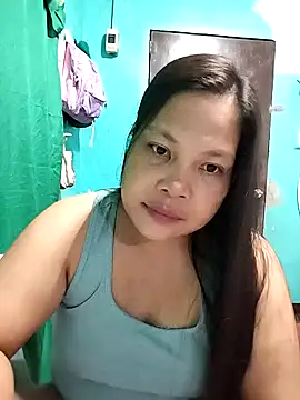 Snapshot of shyhotpinay_32 chatting on 19, 1, 2026 shyhotpinay 32 online show from 19, 1, 2026