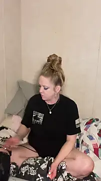 Snapshot of amandatheblondewife chatting on 3, 7, 2026 amandatheblondewife online show from 3, 7, 2026