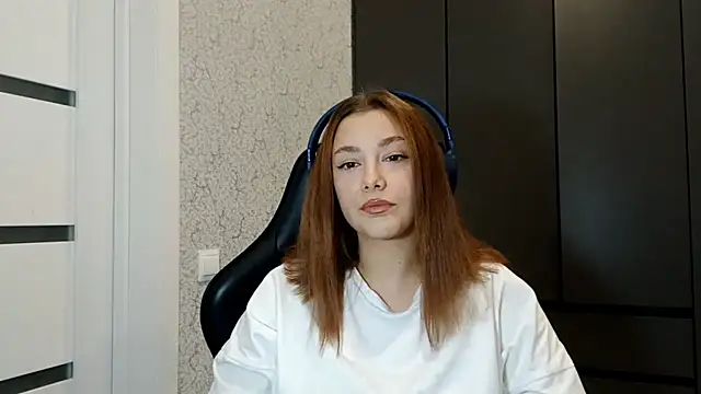 RavenGirlThier online show from 6, 10, 2025
