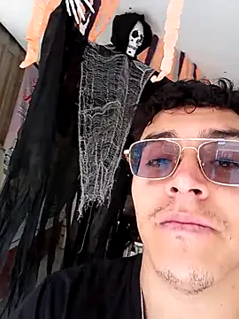 Snapshot of EithanFuckboys chatting on 28, 10, 2025 EithanFuckboys online show from 28, 10, 2025