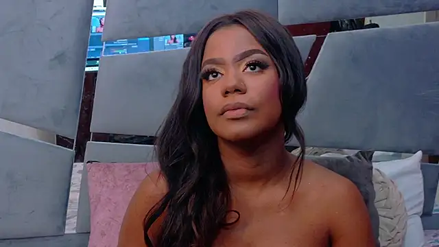 LorraiineJohnson online show from 6, 11, 2025