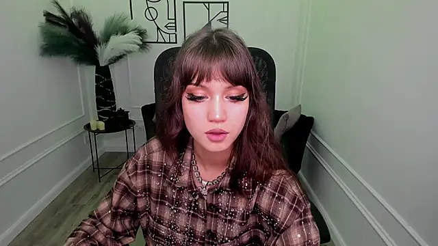 TiffanyYounge online show from 29, 11, 2025