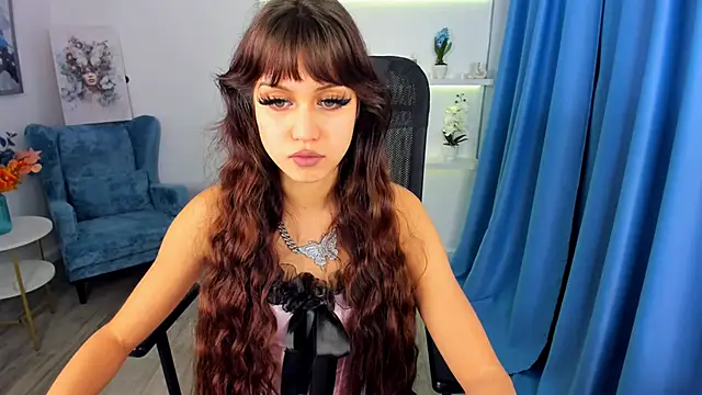 TiffanyYounge online show from 26, 11, 2025