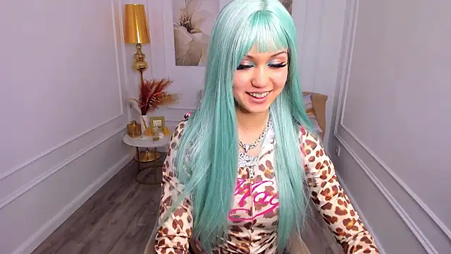 TiffanyYounge online show from 21, 4, 2026