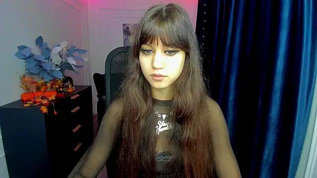 TiffanyYounge online show from 25, 10, 2025