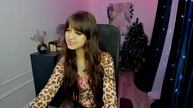 TiffanyYounge online show from 15, 12, 2025