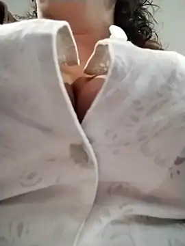 Snapshot of -saraqueen- chatting on 22, 10, 2025 -saraqueen- online show from 22, 10, 2025