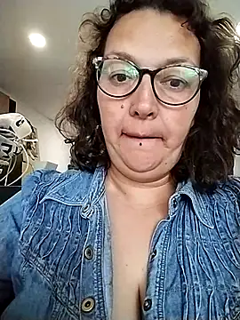 Snapshot of -saraqueen- chatting on 16, 10, 2025 -saraqueen- online show from 16, 10, 2025