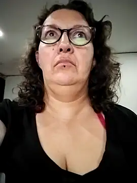 Snapshot of -saraqueen- chatting on 17, 10, 2025 -saraqueen- online show from 17, 10, 2025