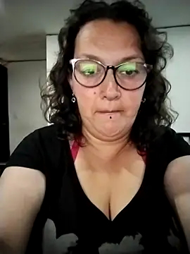 Snapshot of -saraqueen- chatting on 21, 10, 2025 -saraqueen- online show from 21, 10, 2025