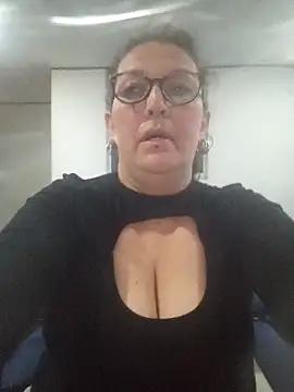 Snapshot of -saraqueen- chatting on 23, 10, 2025 -saraqueen- online show from 23, 10, 2025