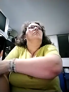 Snapshot of -saraqueen- chatting on 9, 11, 2025 -saraqueen- online show from 9, 11, 2025