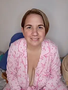 Snapshot of LaceyWestxx chatting on 1, 11, 2025 LaceyWestxx online show from 1, 11, 2025