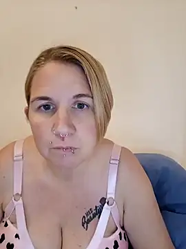 Snapshot of LaceyWestxx chatting on 9, 10, 2025 LaceyWestxx online show from 9, 10, 2025