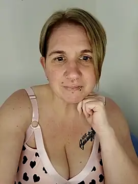 Snapshot of LaceyWestxx chatting on 14, 10, 2025 LaceyWestxx online show from 14, 10, 2025