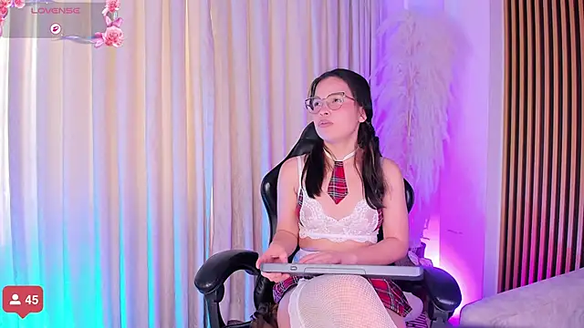 alejagarcia  online show from 2, 11, 2025