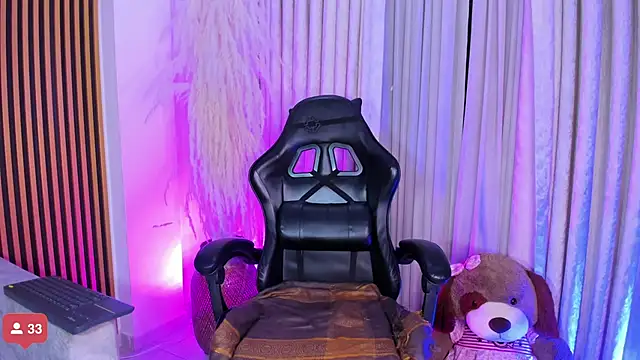 alejagarcia  online show from 3, 11, 2025