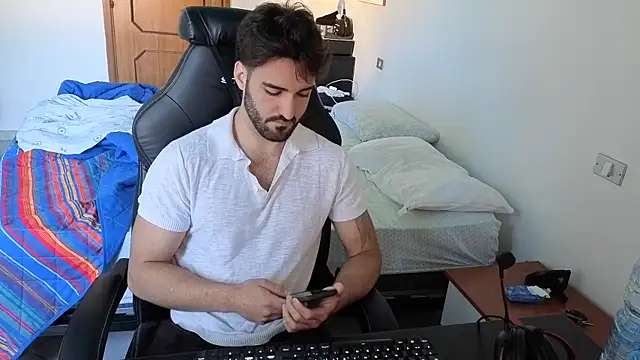 Al3xox02 online show from 18, 4, 2026