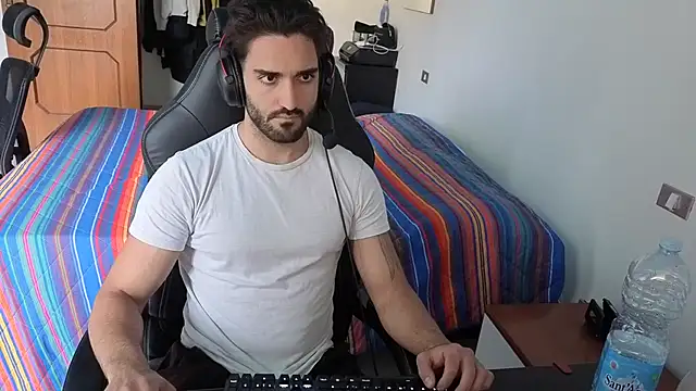 Al3xox02 online show from 15, 4, 2026