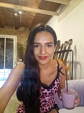 Snapshot of MissHazelnut chatting on 8, 10, 2025 MissHazelnut online show from 8, 10, 2025