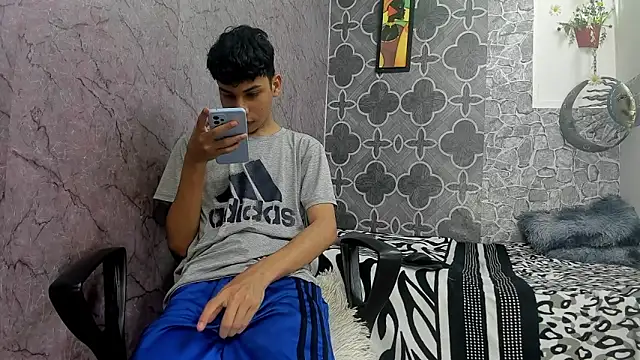 sexyboys cutex18 online show from 14, 2, 2026