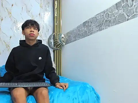sexyboys cutex18 online show from 17, 5, 2026