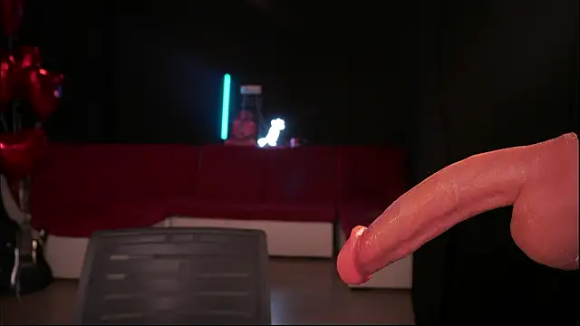 karolineneuer  online show from 14, 2, 2026