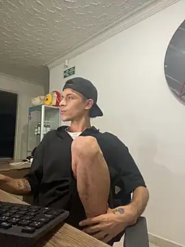 santyrestrepo online show from 28, 10, 2025