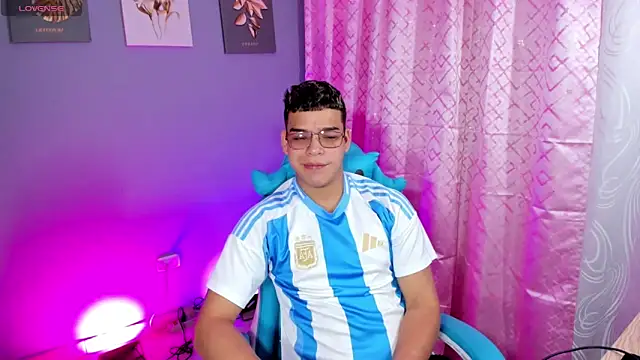 Snapshot of alex_boyy chatting on 5, 10, 2025 alex boyy online show from 5, 10, 2025
