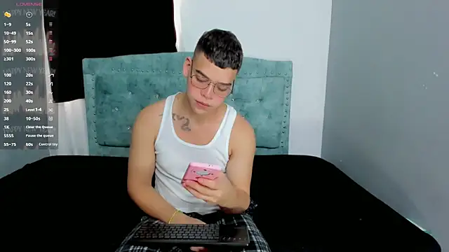 Snapshot of alex_boyy chatting on 11, 10, 2025 alex boyy online show from 11, 10, 2025