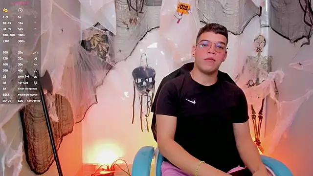 alex boyy online show from 28, 10, 2025