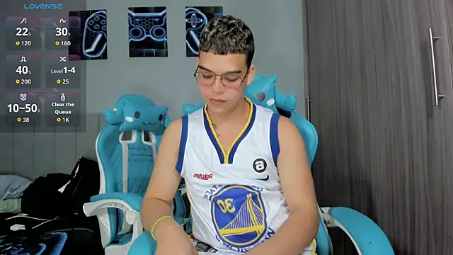 Snapshot of alex_boyy chatting on 6, 10, 2025 alex boyy online show from 6, 10, 2025