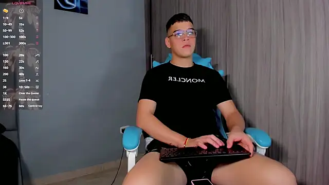 Snapshot of alex_boyy chatting on 10, 10, 2025 alex boyy online show from 10, 10, 2025