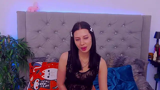 MaeAnna online show from 2, 11, 2025