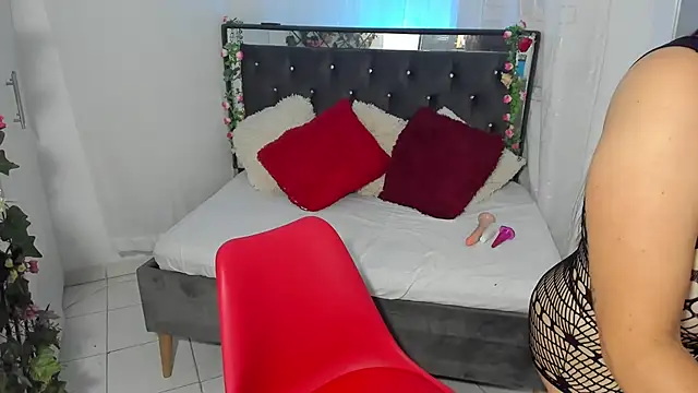 Sarah bigass Co online show from 18, 11, 2025