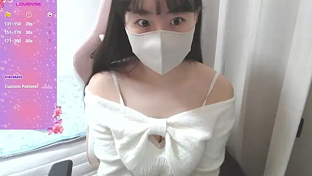 Snapshot of hinako08 chatting on 17, 12, 2025 hinako08 online show from 17, 12, 2025