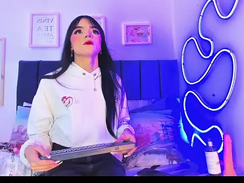 Nefera Noxx online show from 5, 11, 2025