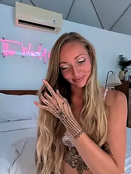 Snapshot of OpheliaRox chatting on 19, 10, 2025 OpheliaRox online show from 19, 10, 2025