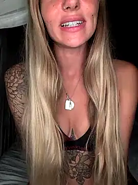 Snapshot of OpheliaRox chatting on 26, 10, 2025 OpheliaRox online show from 26, 10, 2025