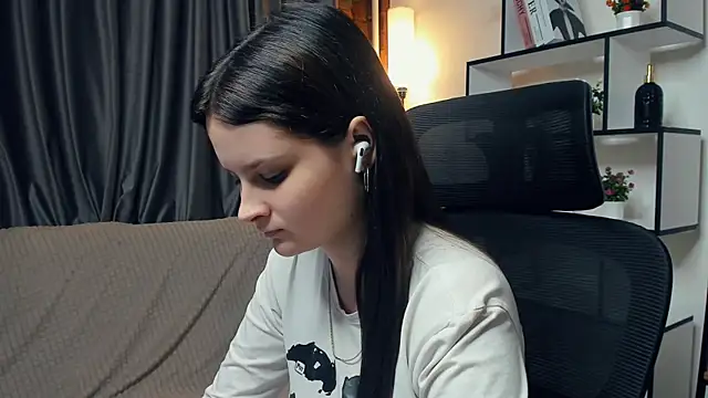 SkyDoll online show from 8, 10, 2025