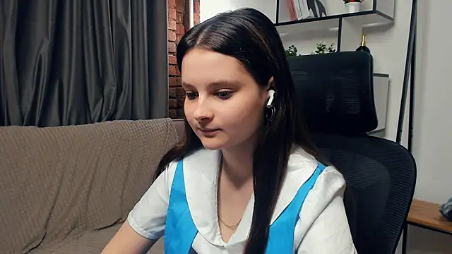 SkyDoll online show from 9, 10, 2025