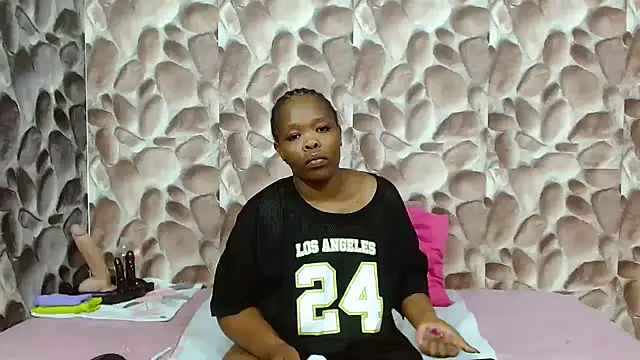 Bigboobsbooty online show from 17, 11, 2025